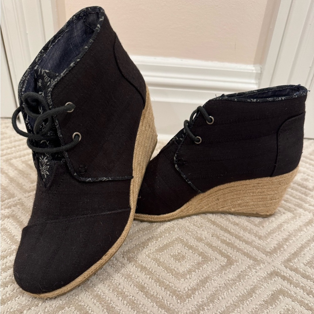 Tom’s lace up wedge booties size 7.5.